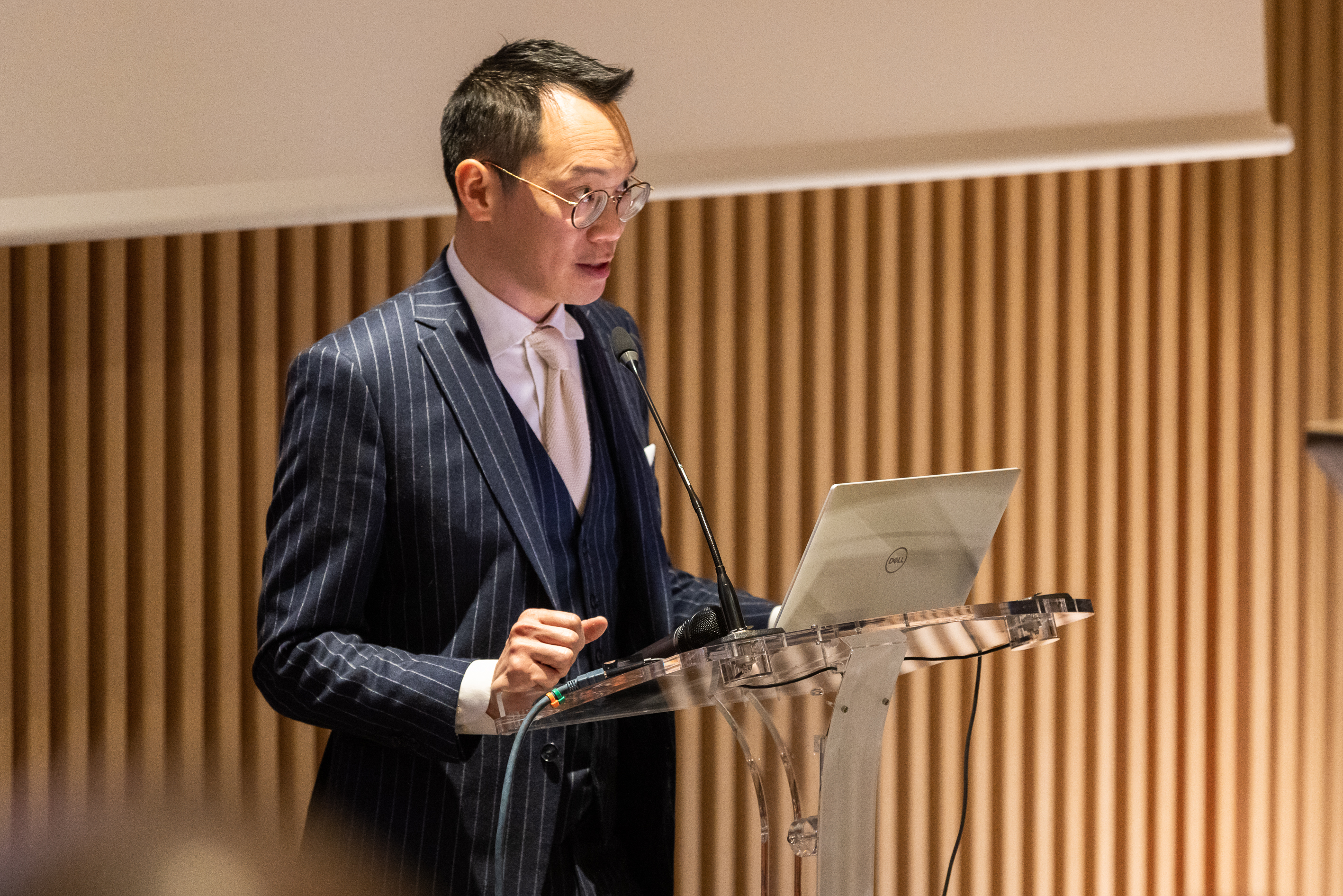 Dr Trinh meilleur chirurgien réfractif paris