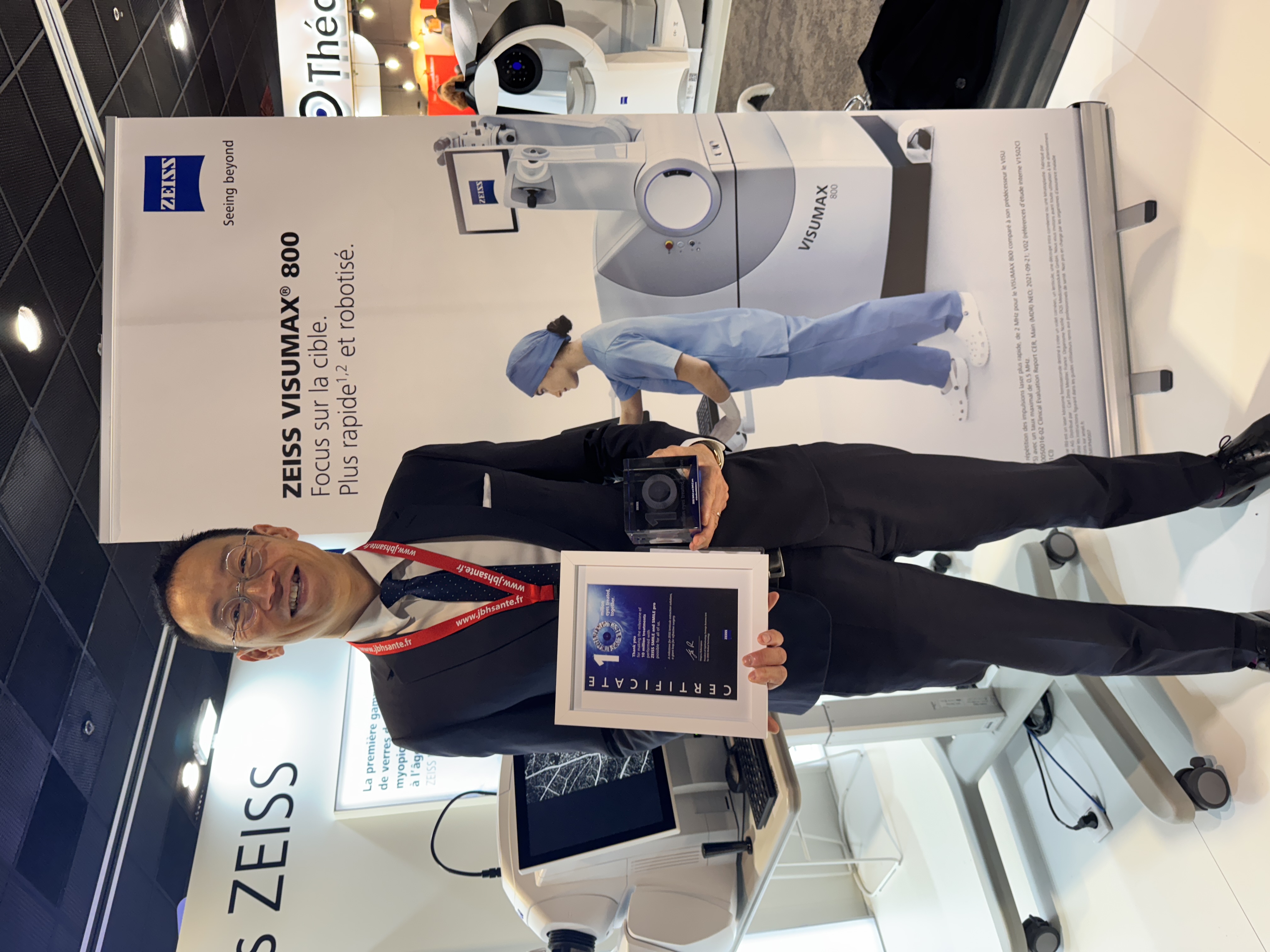 Dr Trinh SMILE KLex Zeiss